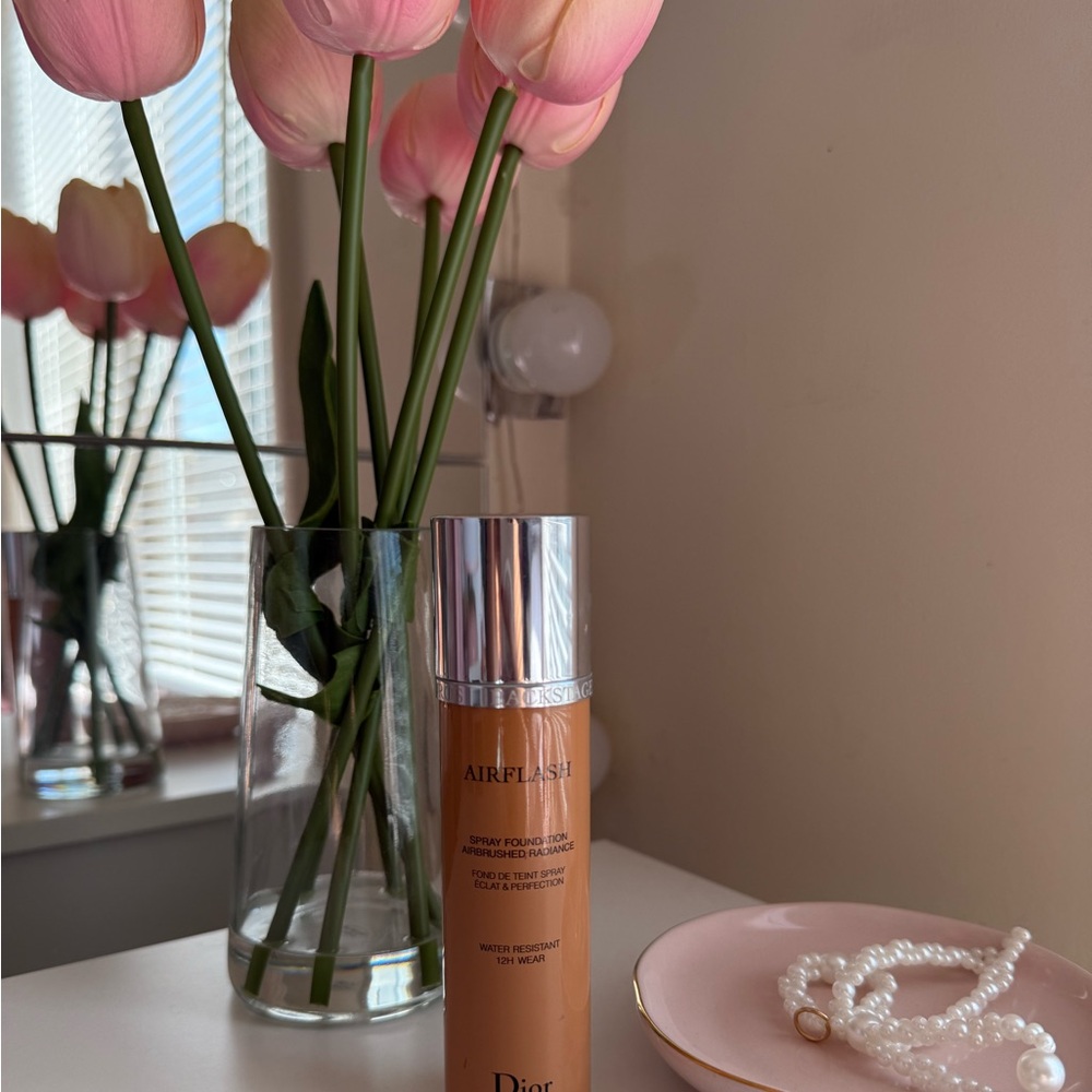 Dior Airflash Foundation in Silver and Tan - Picture 3 of 11